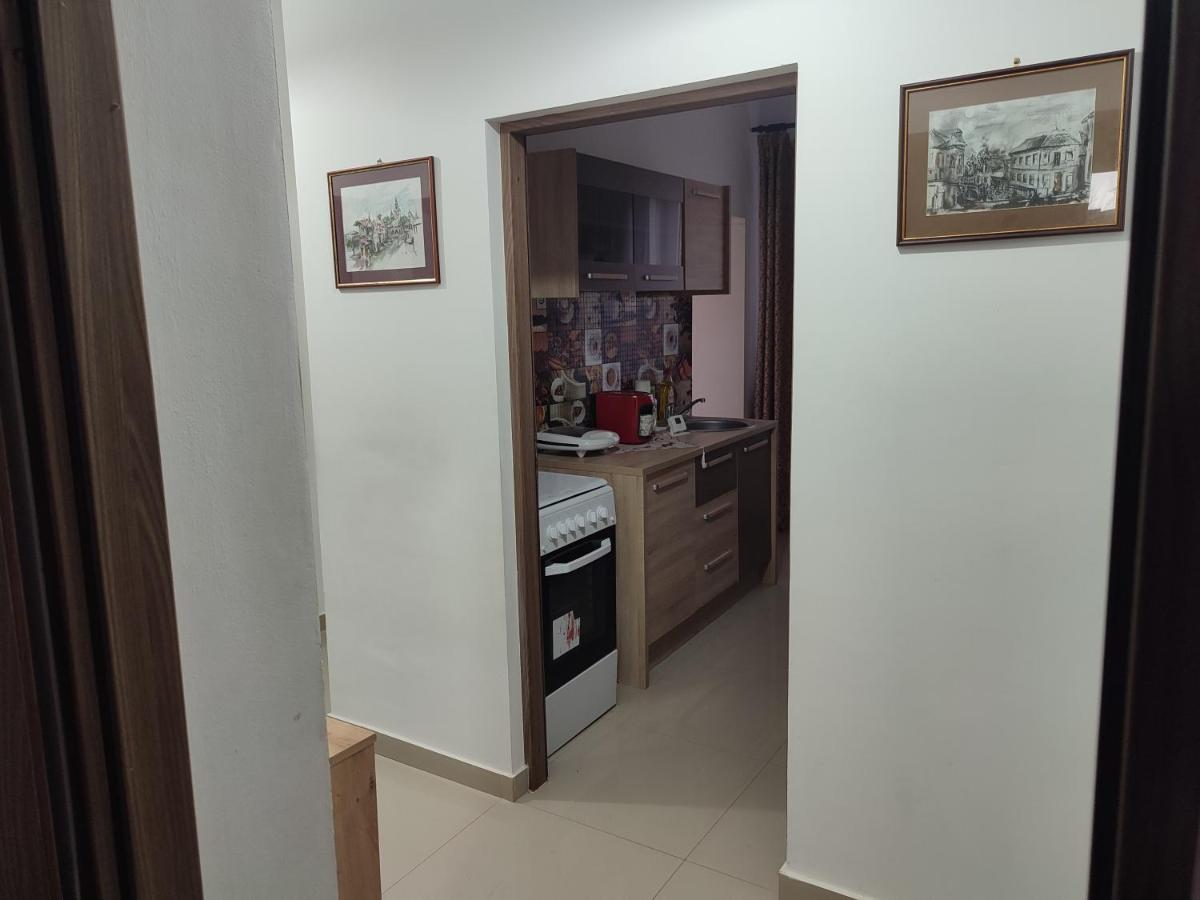 Lovely 1 Bedroom Apartment In City Centre, Sleeps 4 ! トゥルダ エクステリア 写真