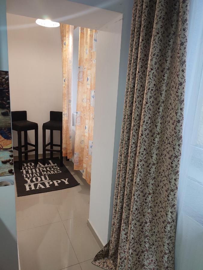 Lovely 1 Bedroom Apartment In City Centre, Sleeps 4 ! トゥルダ エクステリア 写真