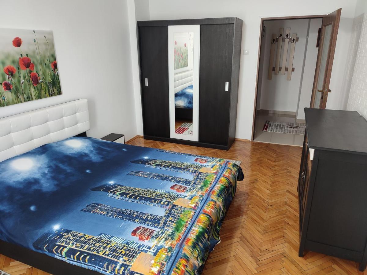 Lovely 1 Bedroom Apartment In City Centre, Sleeps 4 ! トゥルダ エクステリア 写真